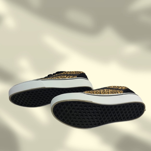 Vans Cheetah Print Ward Platform Sneaker - Picture 8 of 9